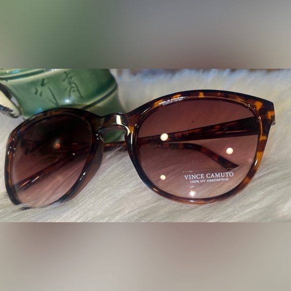 Vince Camuto VC672 Classic 100% UV Protective Cat Eye Sunglasses Tortoise - Picture 2 of 7
